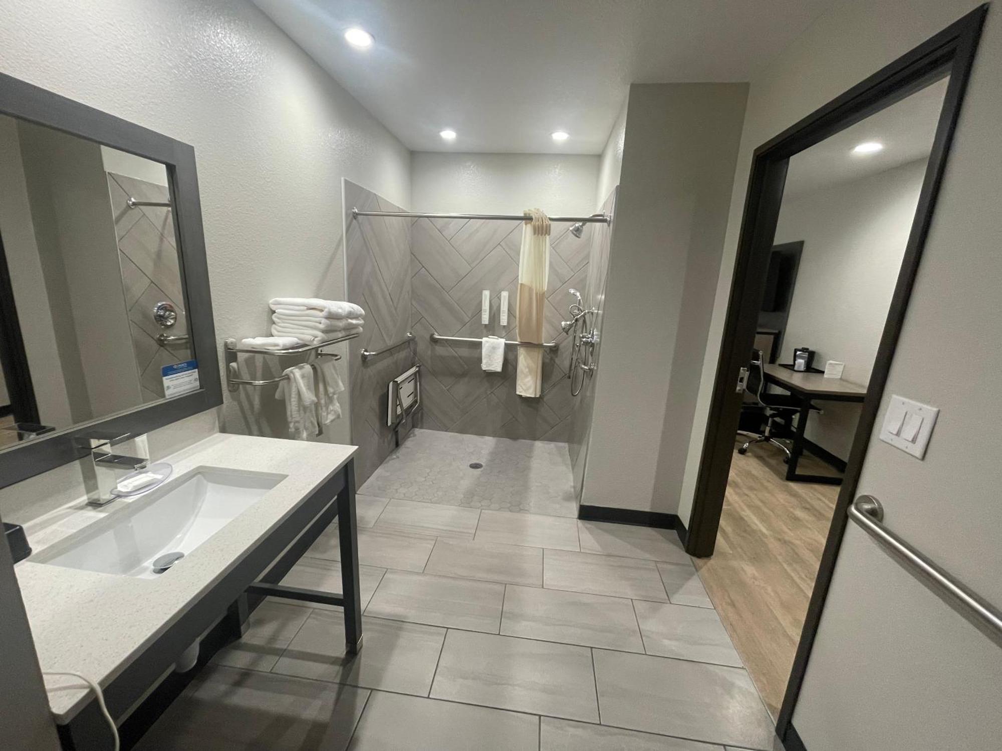 Clarion Pointe Hotel Fort Worth Ngoại thất bức ảnh