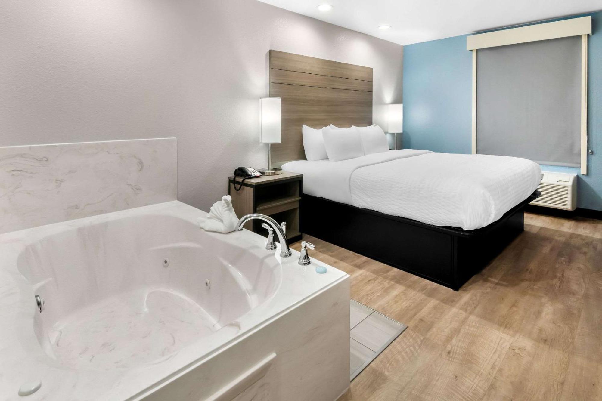Clarion Pointe Hotel Fort Worth Ngoại thất bức ảnh